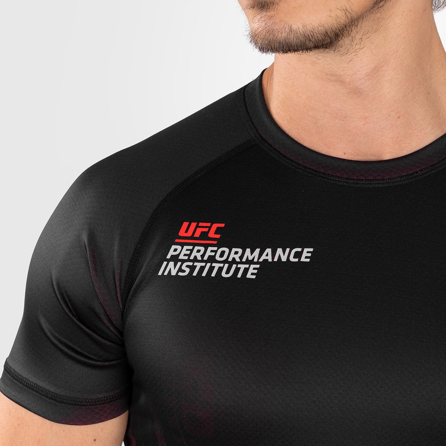 UFC Venum Performance Institute 2.0 남성용 반팔 래쉬가드 – 블랙/레드