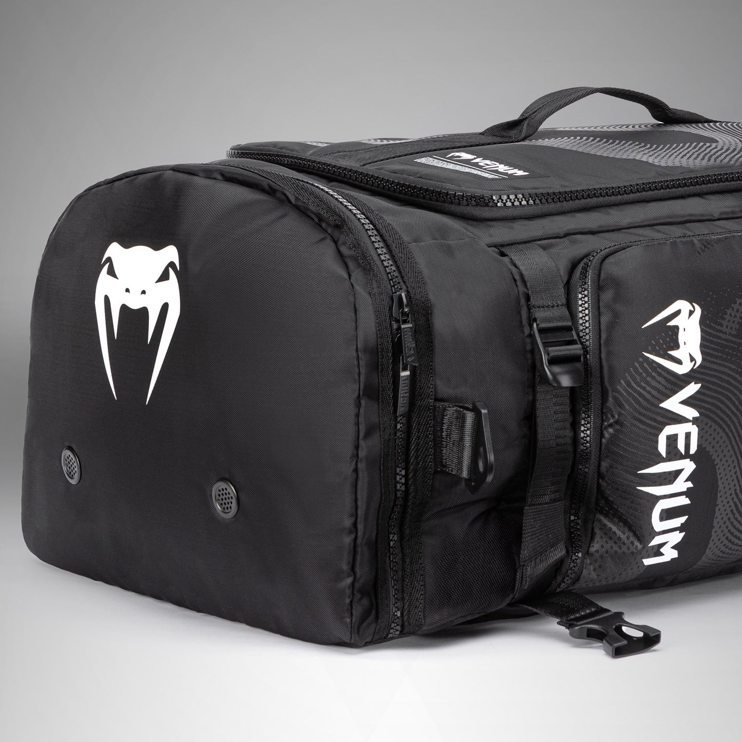 Venum Shockwave 컨버터블 스포츠백 (60L) – 블랙