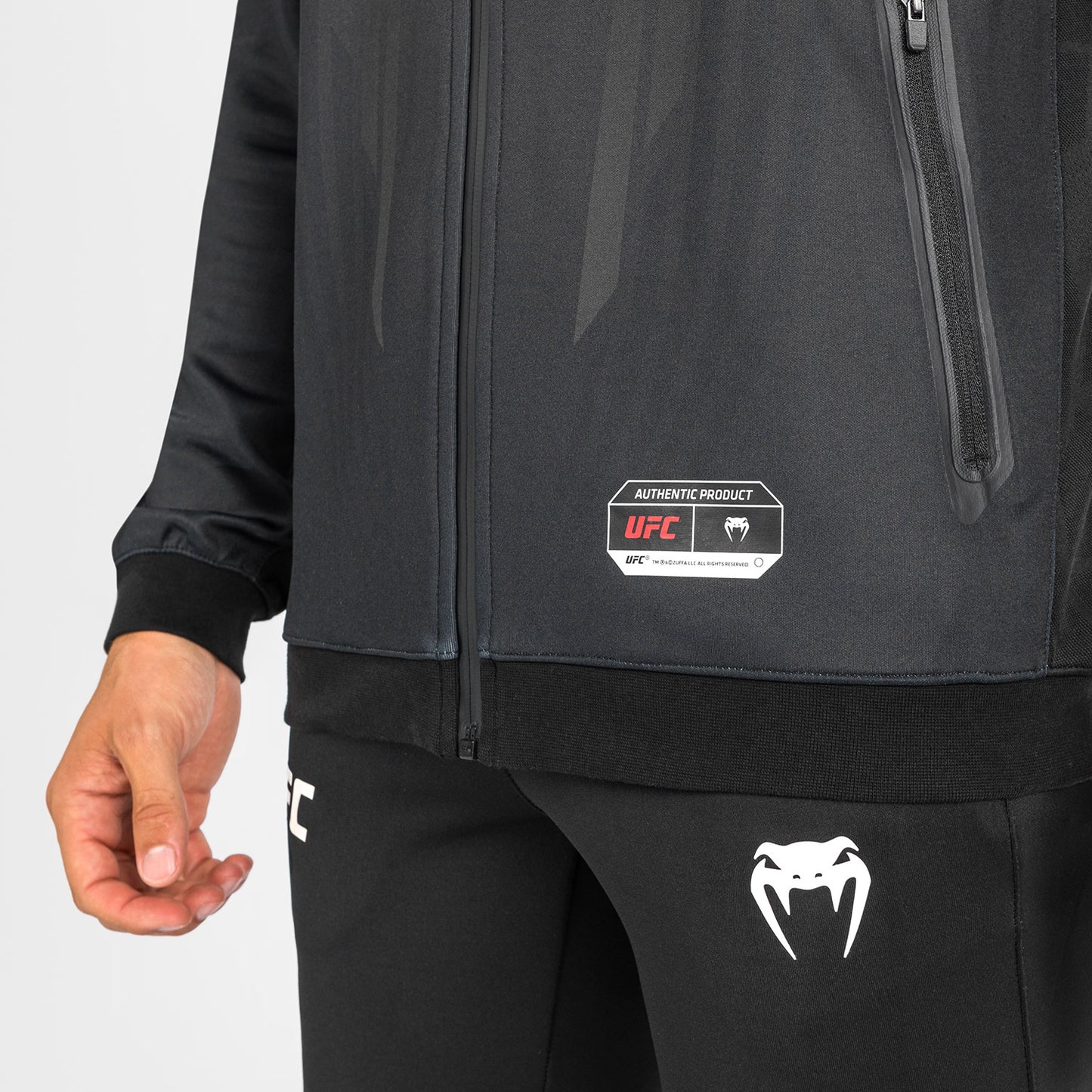 UFC Venum Authentic Fight Night 2.0 키트 by Venum 남성용 워크아웃 후디 – 블랙