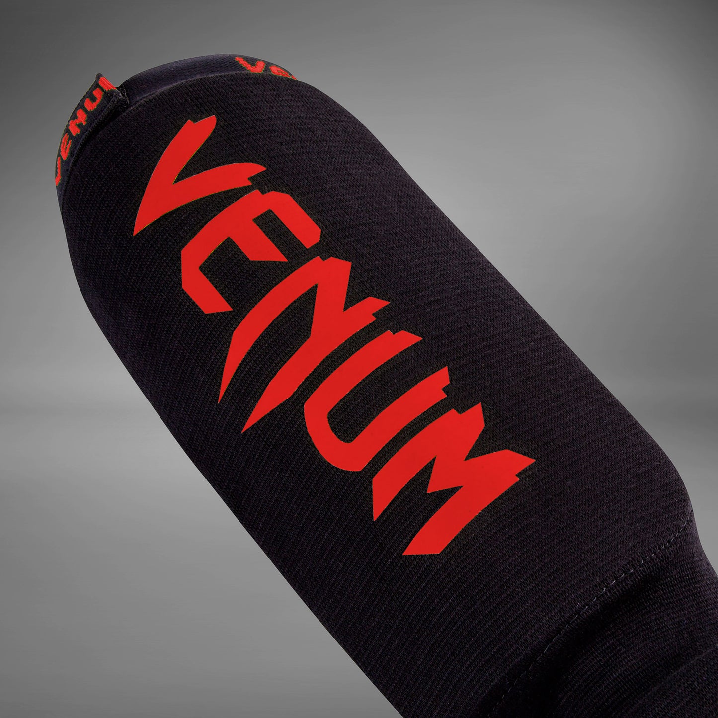 Venum Kontact 정강이 보호대 – 블랙/레드