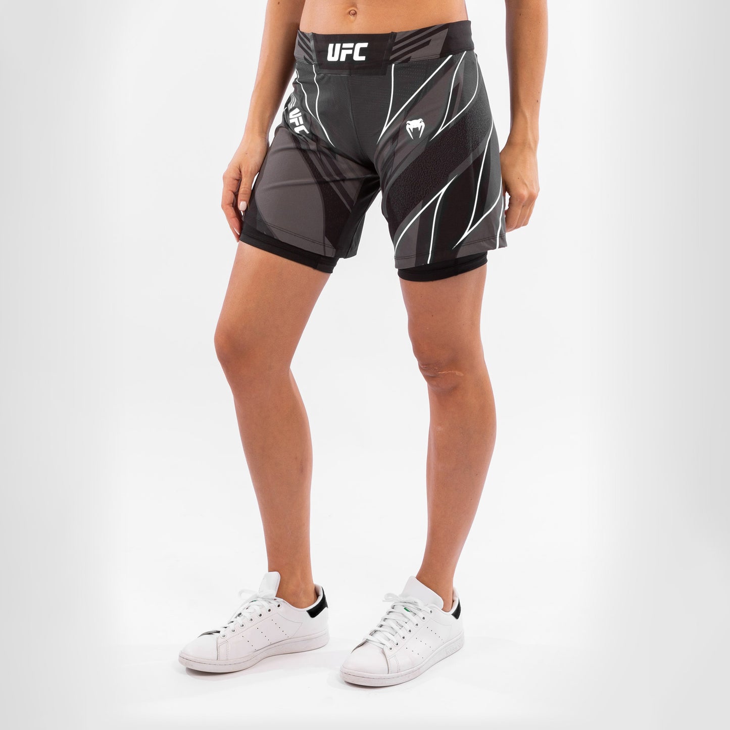 UFC Venum Authentic Fight Night 여성용 쇼츠 – 롱 핏 – 블랙