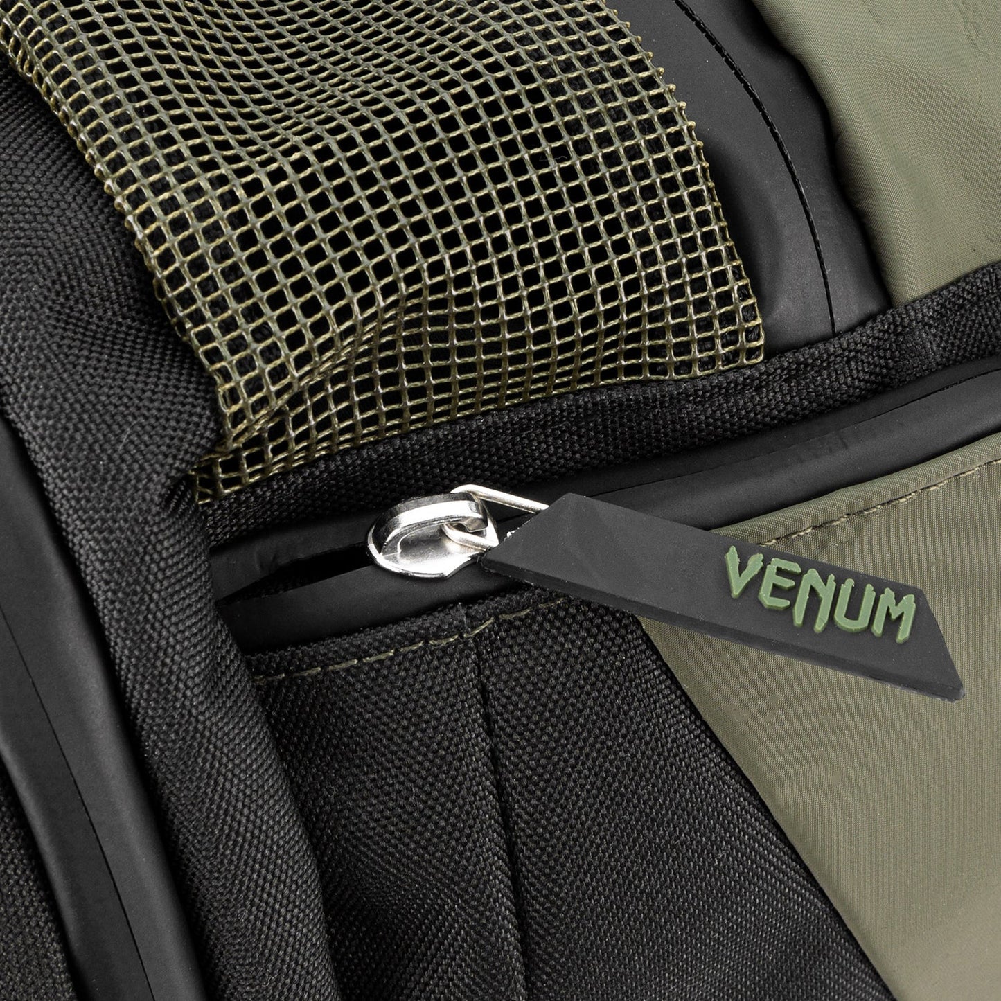 Venum Trainer Lite Evo 스포츠백 (48L) – 카키/블랙