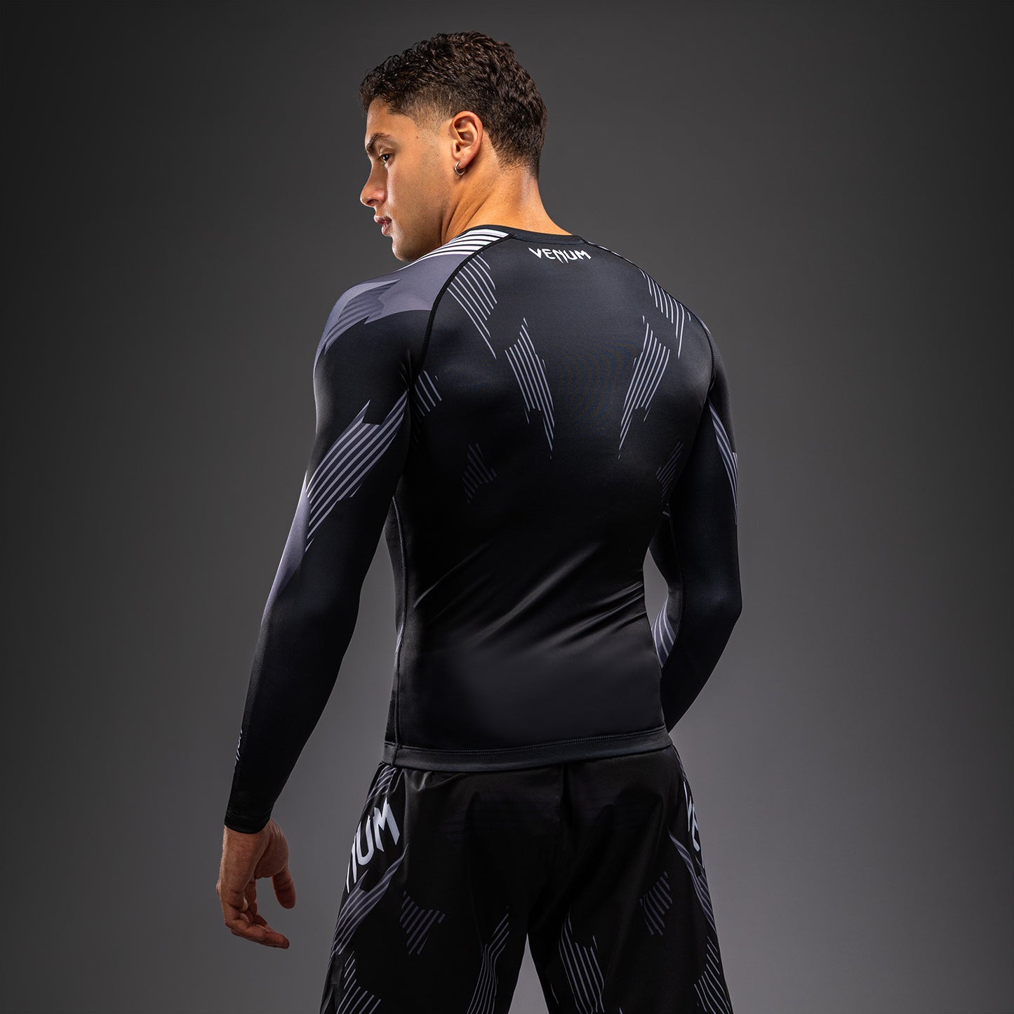 NO-GI 6.0 긴팔 래쉬가드 – 블랙/화이트
