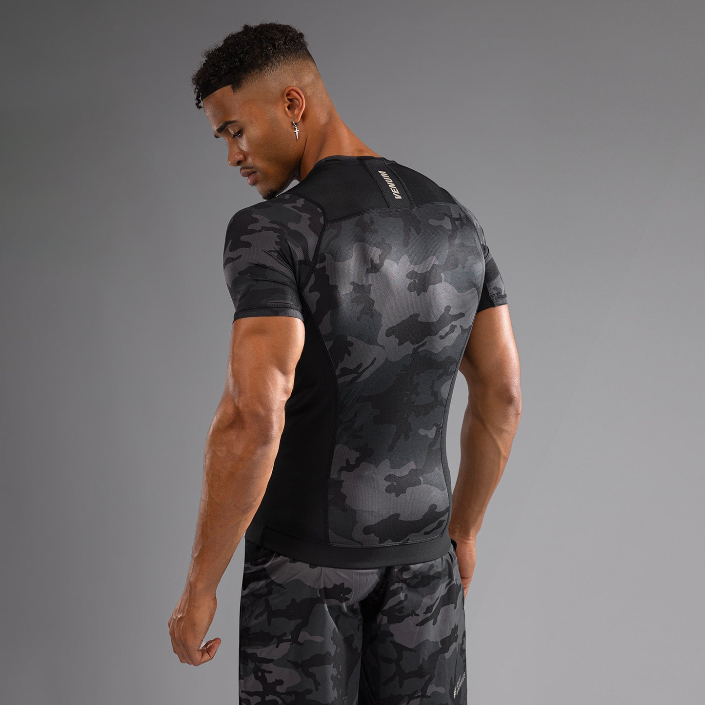 Venum G-Fit Air 남성용 반팔 래쉬가드 – 디지털 어반 카모