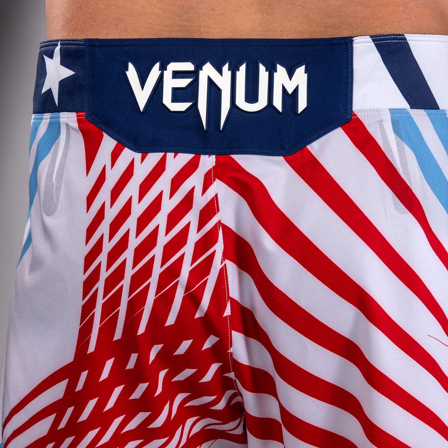Official UFC Freedom 250 by Venum 남성용 Authentic Fight Night 파이트 쇼츠 롱 핏 - 화이트