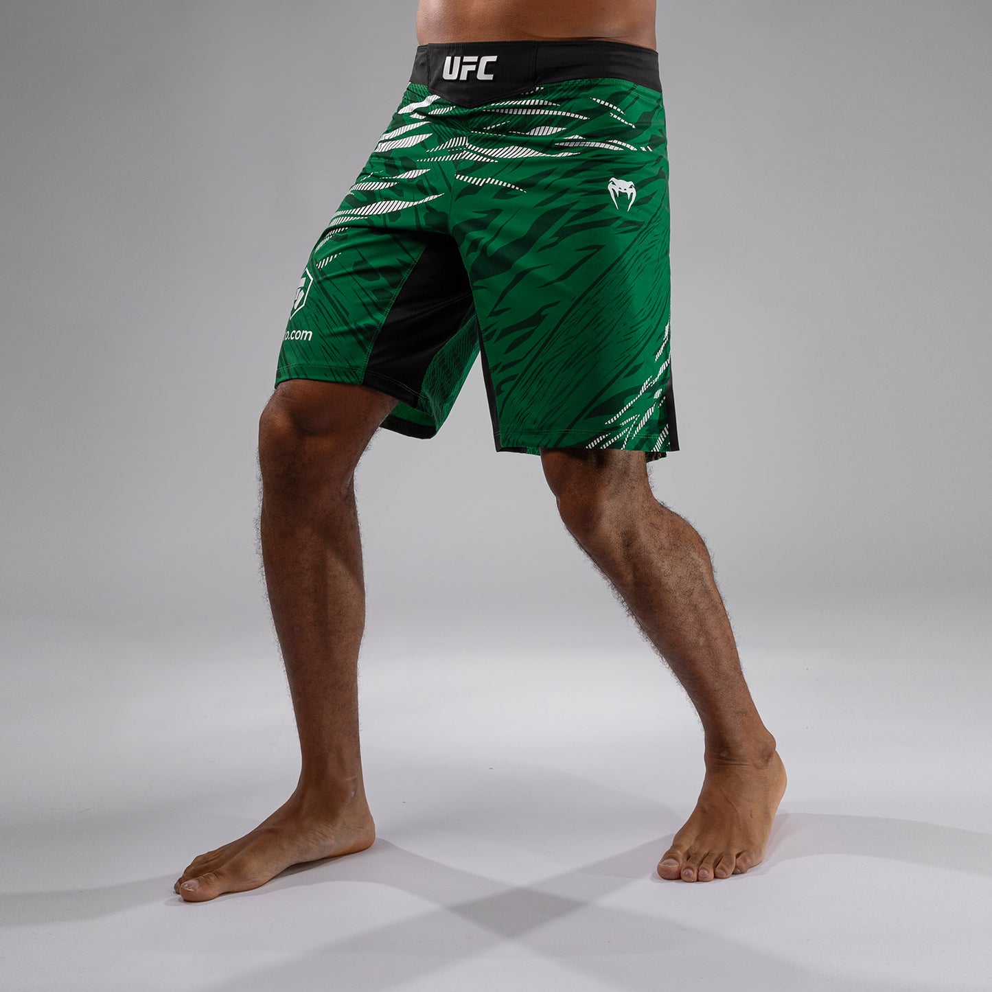 UFC Fusion by Venum Authentic Fight Night 남성용 파이트 쇼츠 – 롱 핏 – 그린