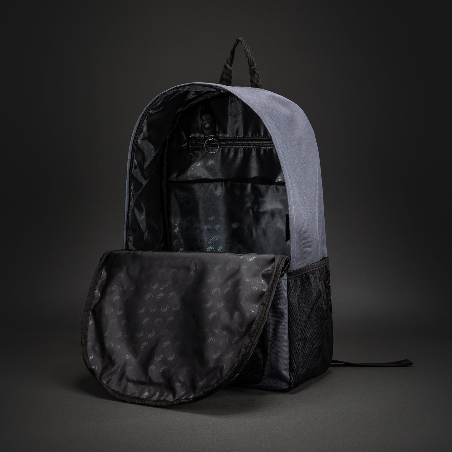 Venum Essential 스포츠 백 (24L) - 그레이/블랙