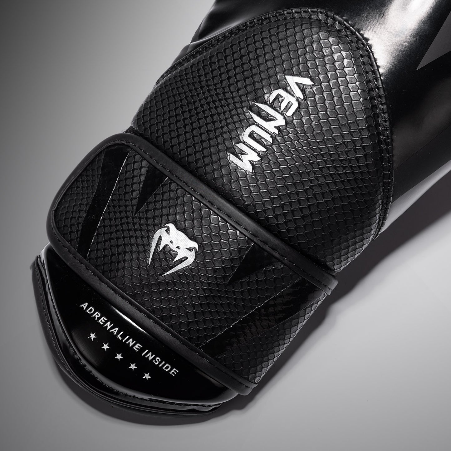 Venum Challenger 4.0 스케일 복싱 글러브 – 블랙