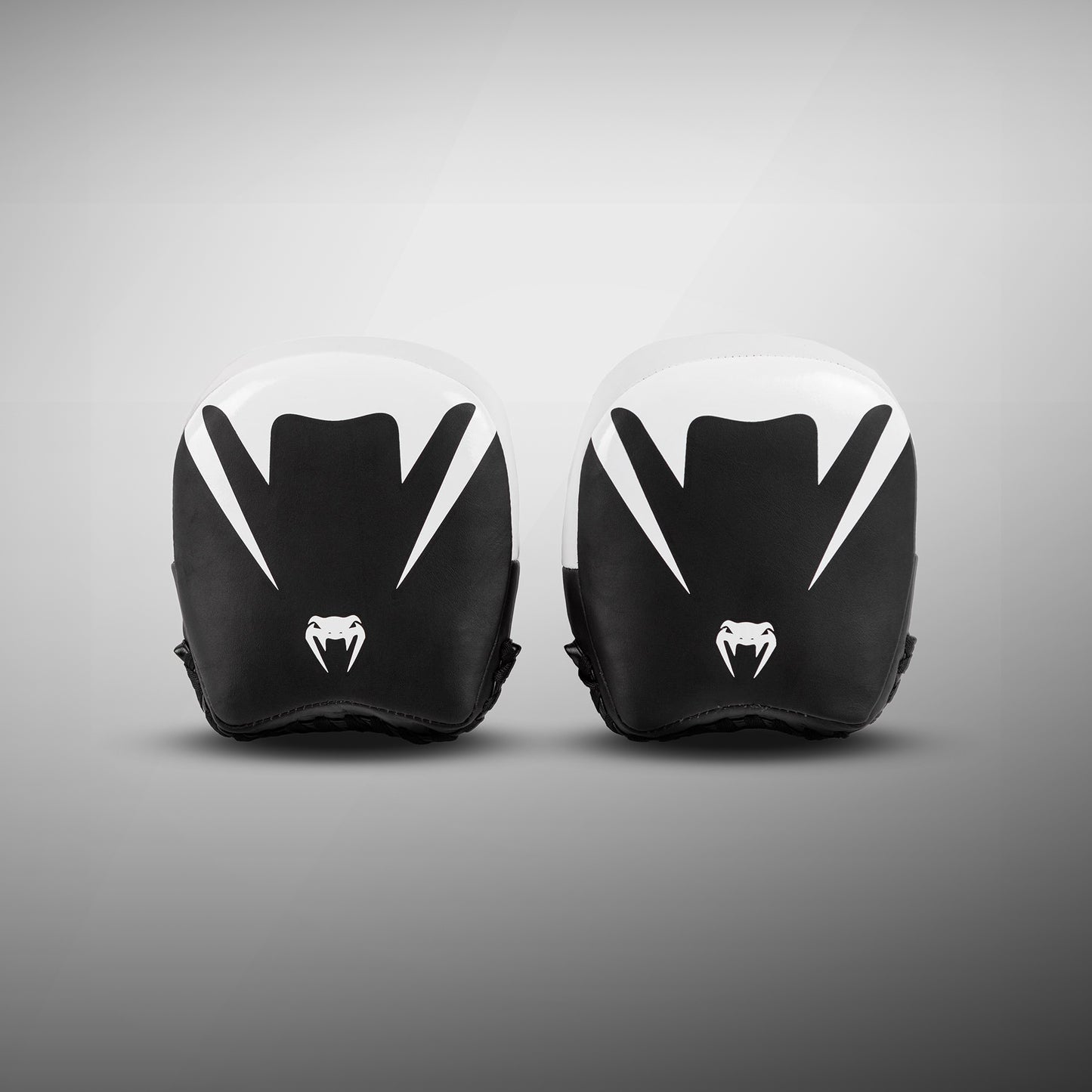 Venum Elite 두꺼운 코칭 미트 가죽 미니 (1쌍) – 블랙/화이트