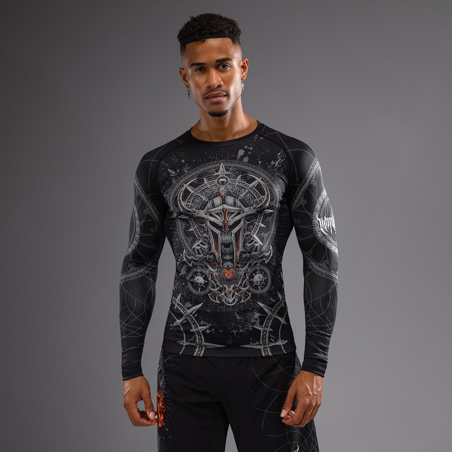 Venum Gladiator 5.0 남성용 긴팔 래쉬가드 – 블랙/실버