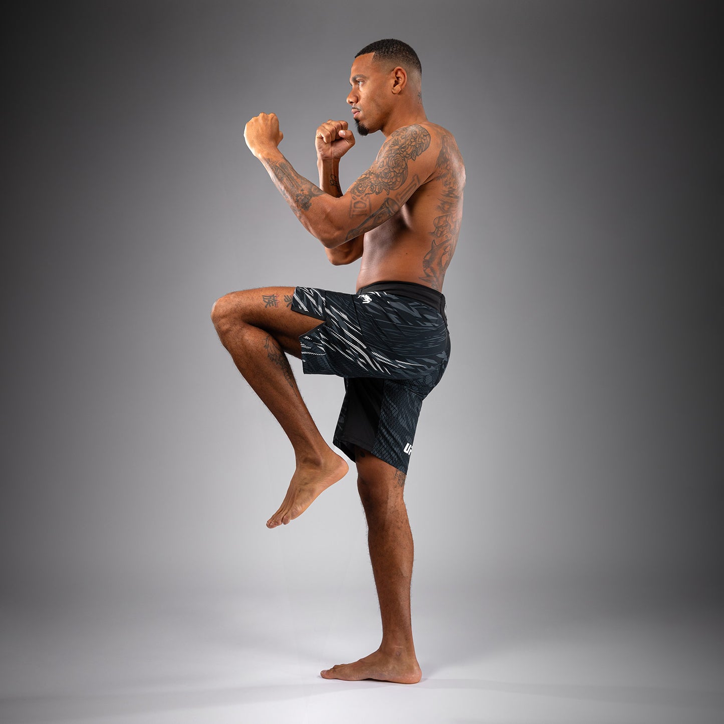 UFC Fusion by Venum 남성용 파이트 쇼츠 – 롱 핏 – 블랙