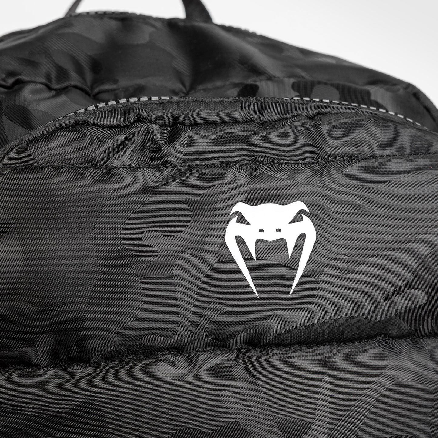Venum Challenger Pro 백팩 (20-25L) – 블랙/다크 카모