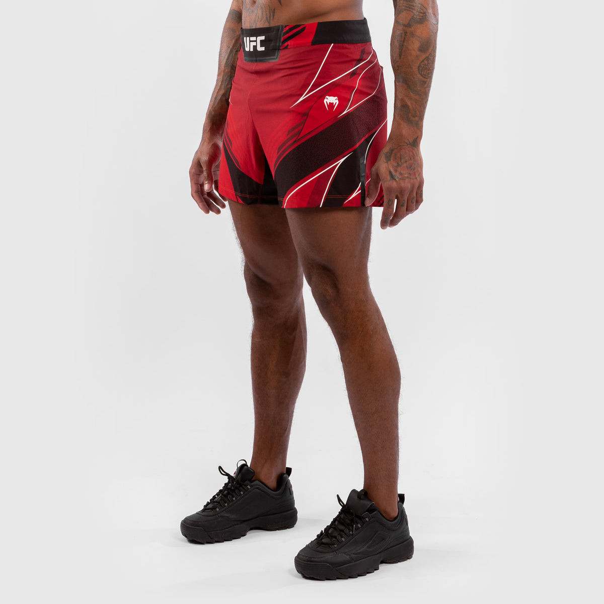 Venum UFC Authentic Fight Night 남성 쇼츠 – 레드