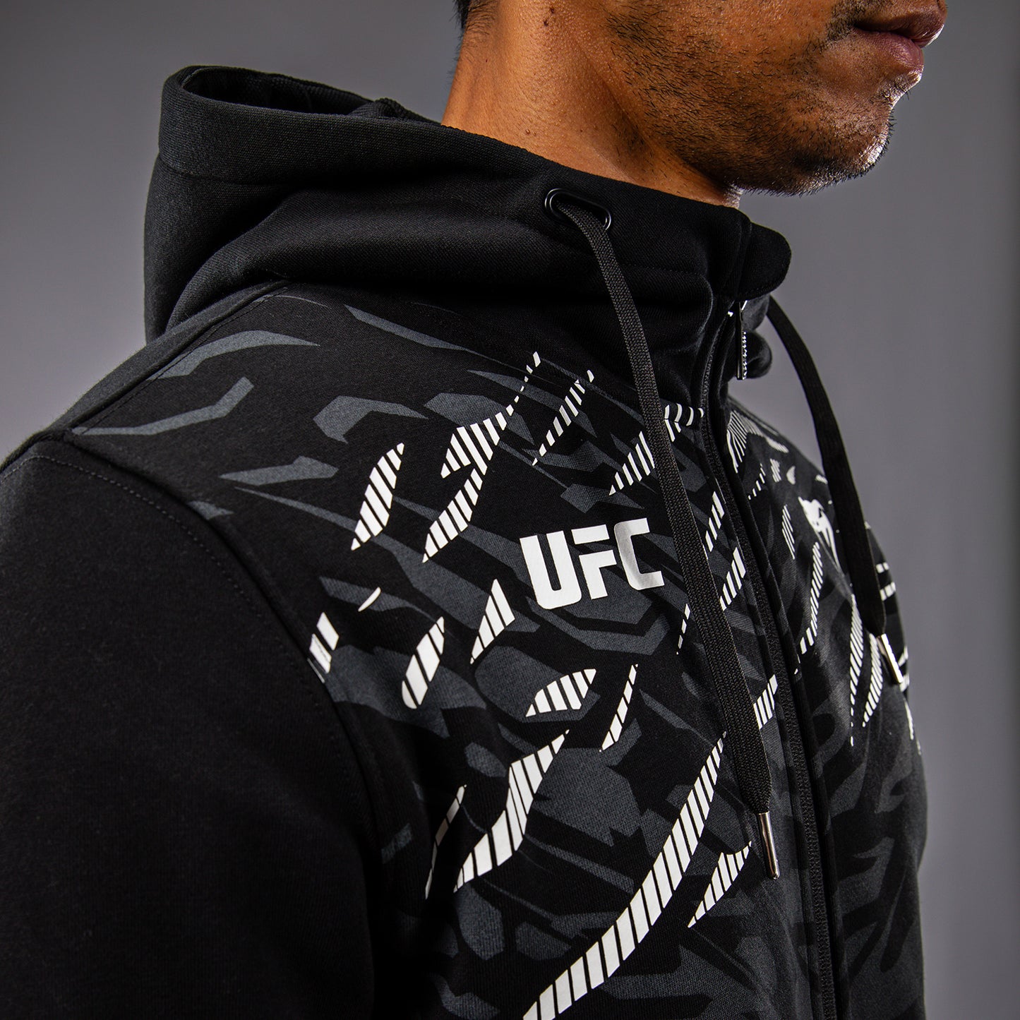 UFC Fusion by Venum 남성용 레플리카 집업 후디 – 블랙