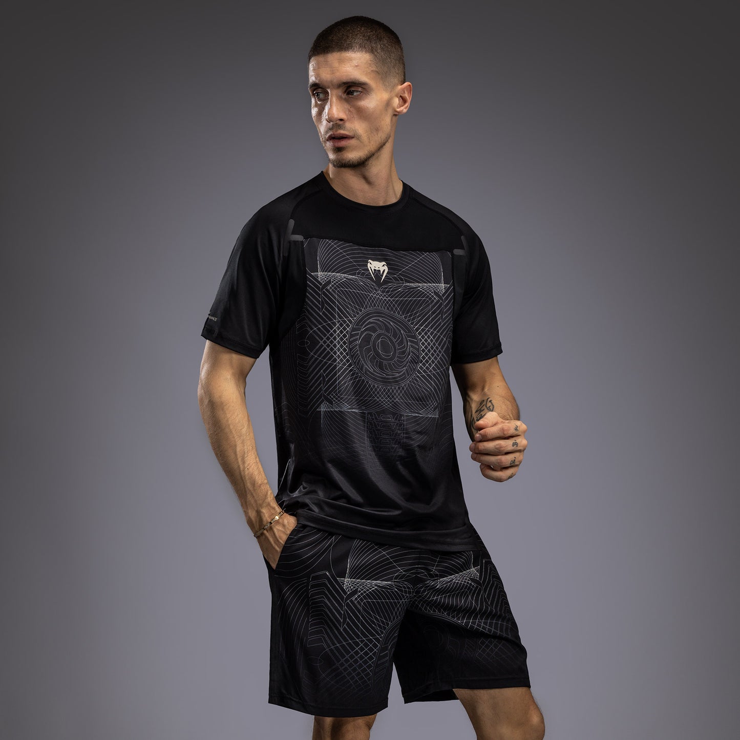 Venum G-Fit Air 남성용 드라이 테크 티셔츠 – 딥 블랙/데저트 샌드