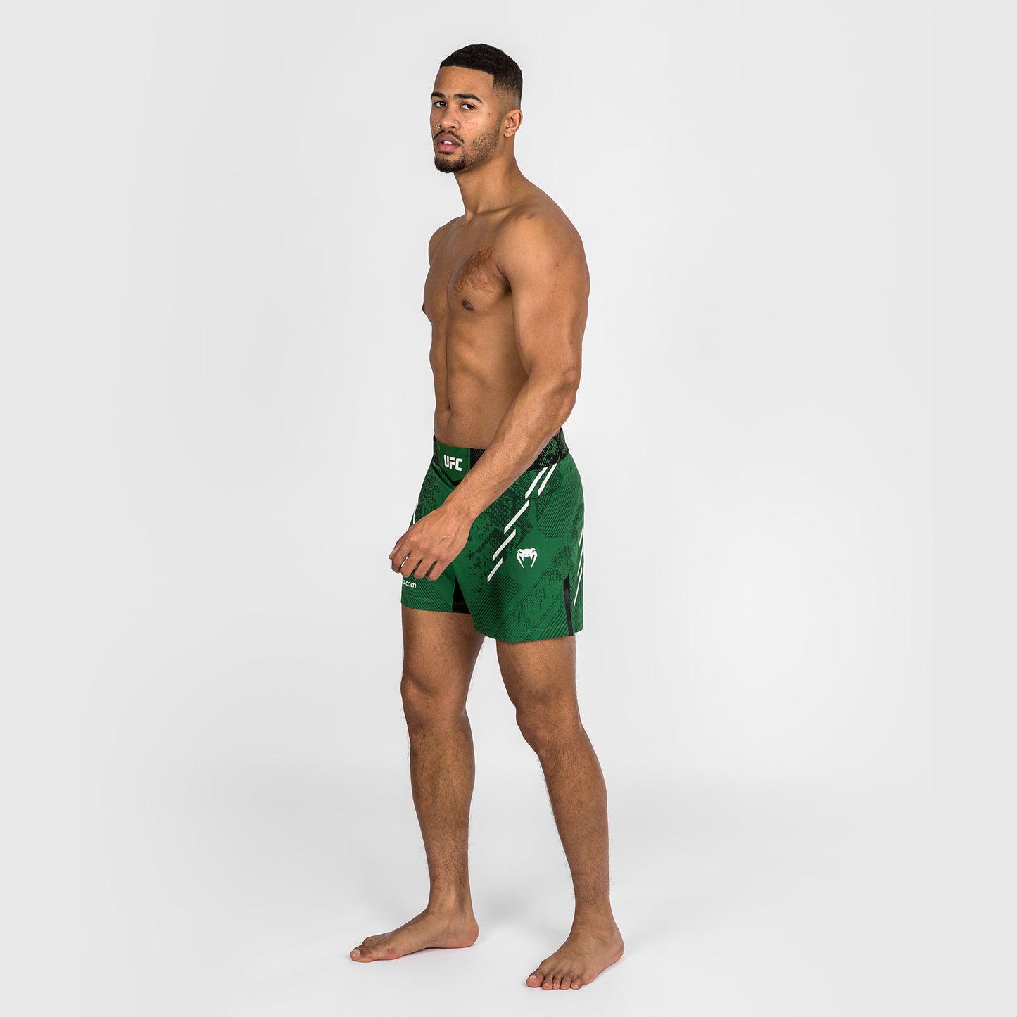 UFC Adrenaline by Venum Authentic Fight Night 남성용 파이트 쇼츠 – 숏 핏 – 그린