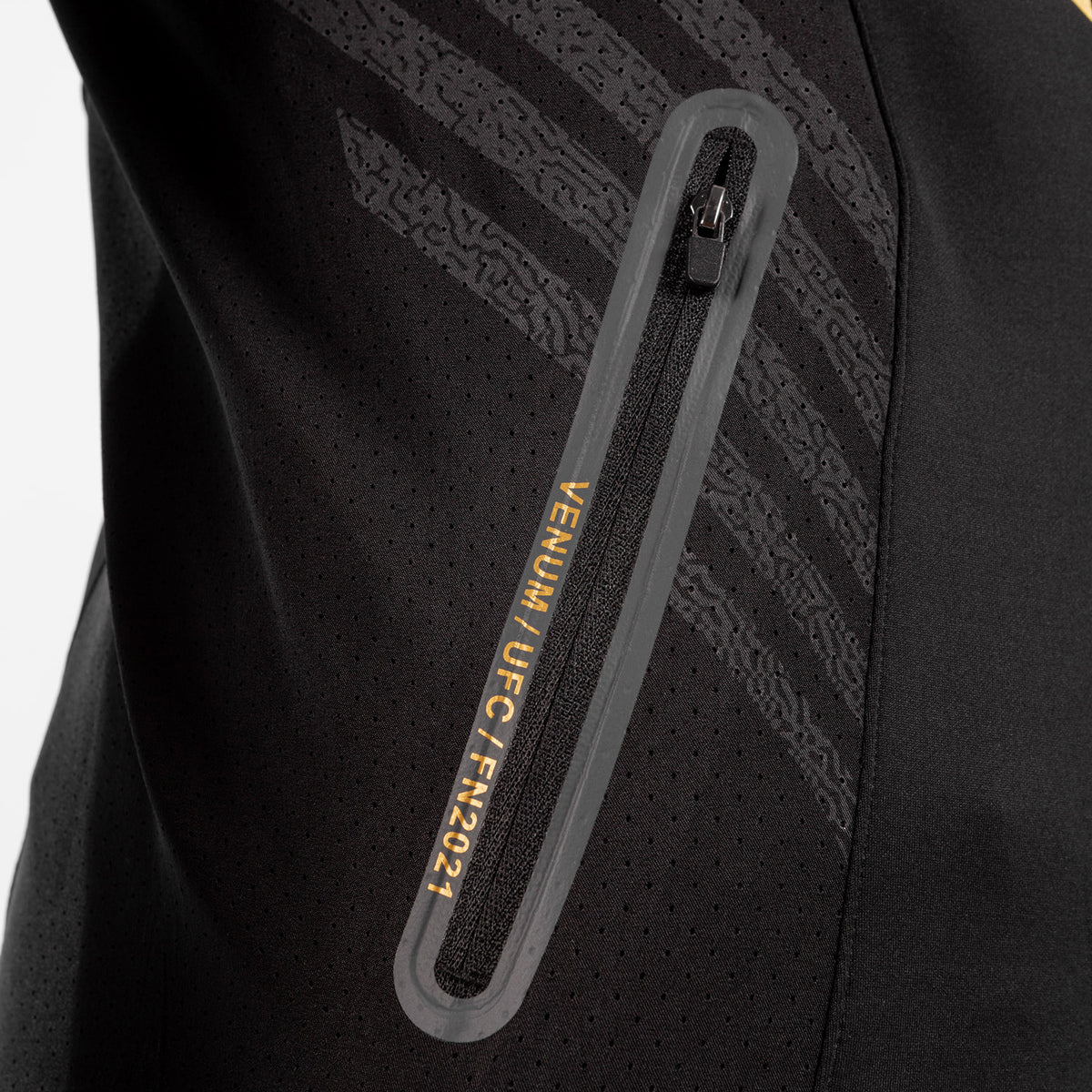 Venum UFC Authentic Fight Night 남성 워크아웃 후디 – Champion