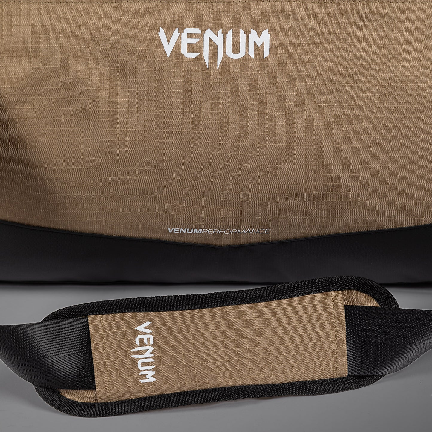 Venum Evo 2 XTrem Ripstop 더플 스포츠백 (55-63L) – 듄