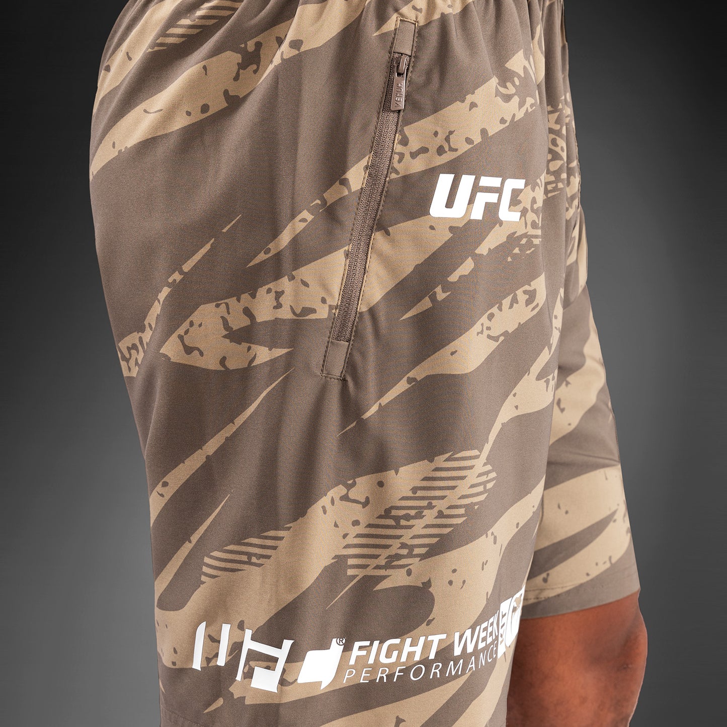 UFC Adrenaline by Venum Fight Week Performance 남성용 쇼츠 – 데저트 카모