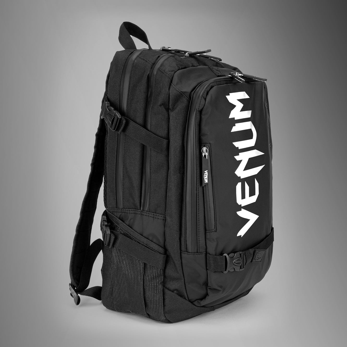 Venum Challenger Pro Evo 백팩 (20-25L) – 블랙/화이트