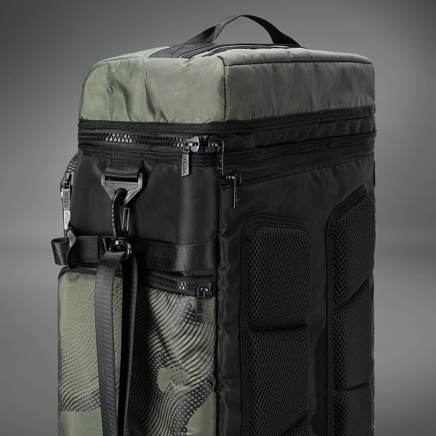 Venum Trainer Hybrid 스포츠백 – 아미 그린