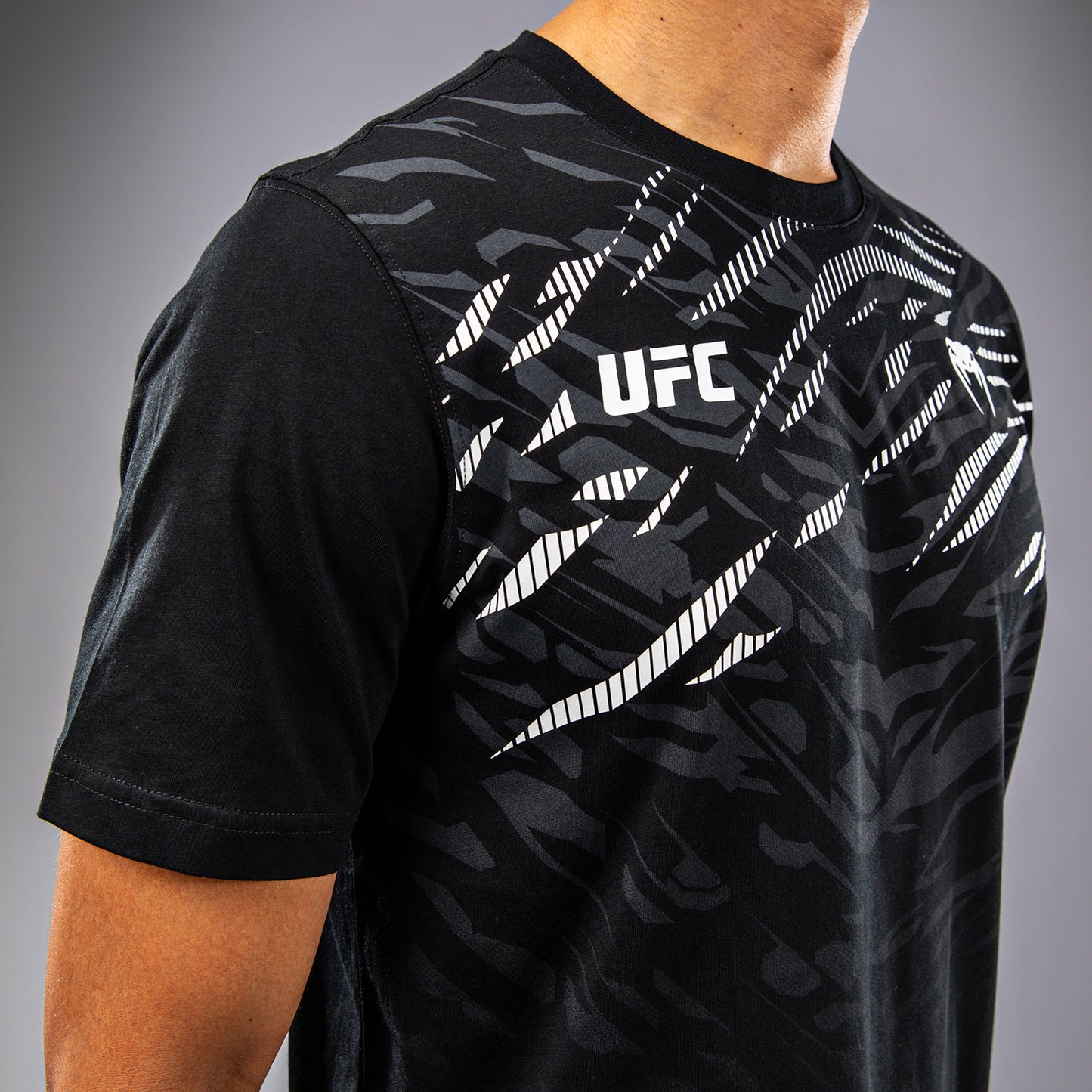 UFC Fusion by Venum 남성용 반팔 티셔츠 – 블랙