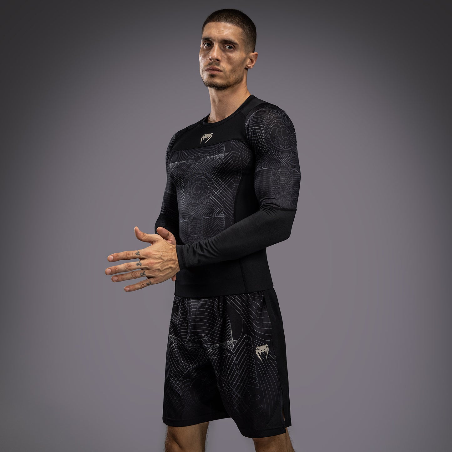 Venum G-Fit Air 남성용 긴팔 래쉬가드 – 딥 블랙/데저트 샌드