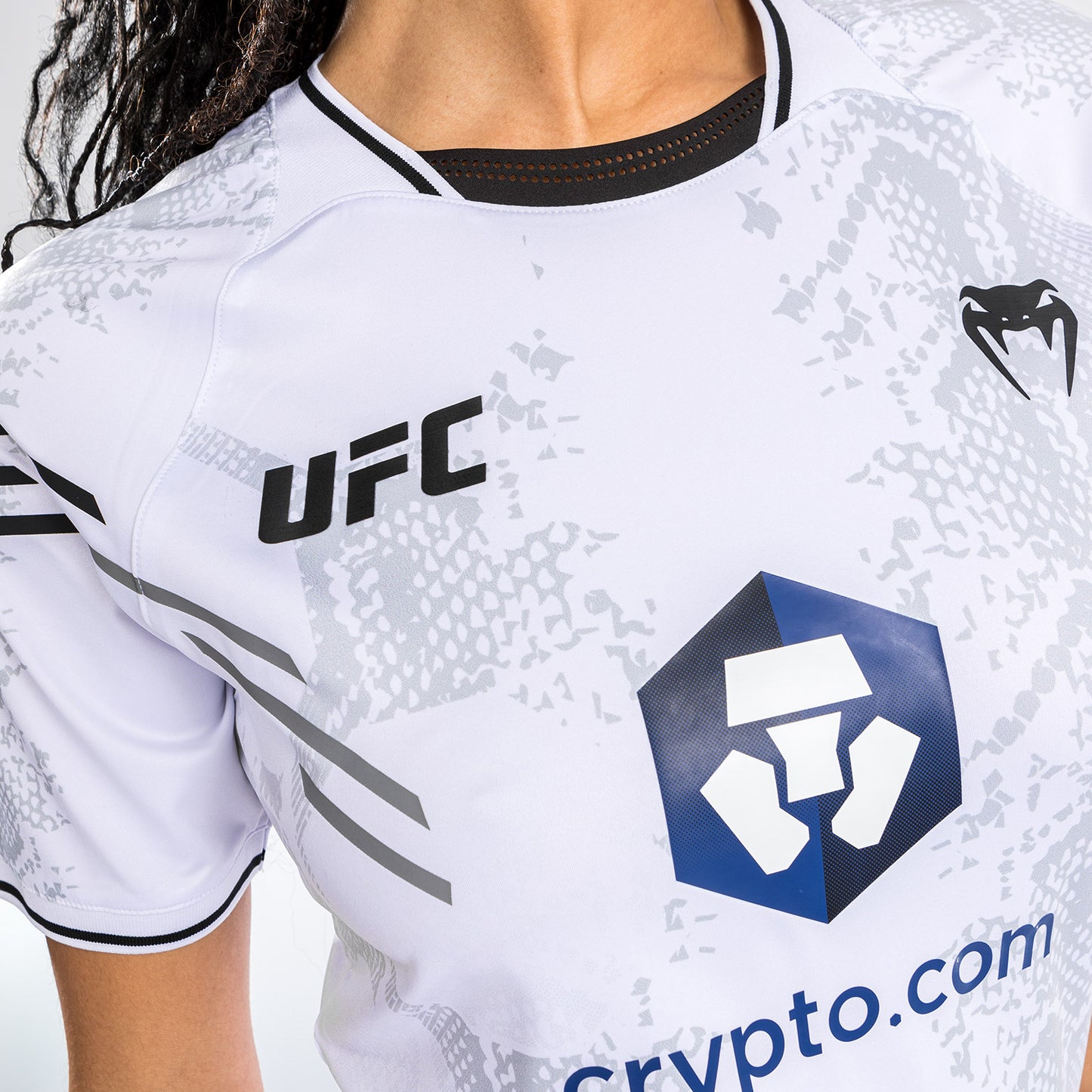 UFC Adrenaline by Venum Authentic Fight Night 여성용 워크아웃 저지 – 화이트