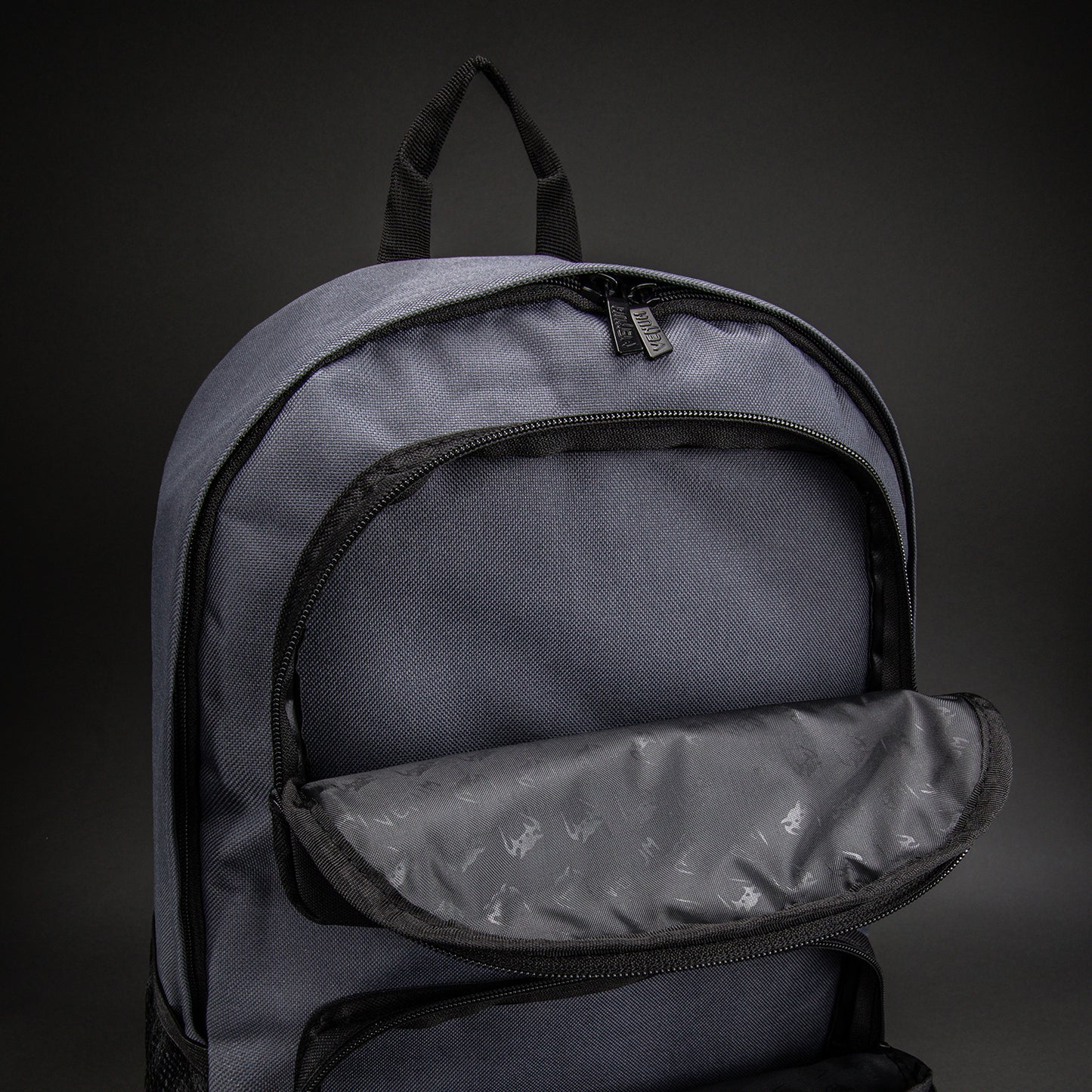 Venum Essential 스포츠 백 (24L) - 그레이/블랙