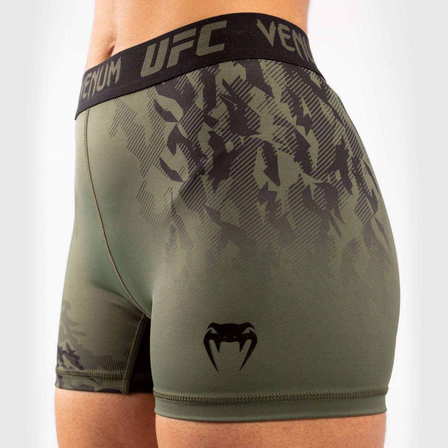 Venum UFC Authentic Fight Week 여성 퍼포먼스 컴프레션 쇼츠 – 카키