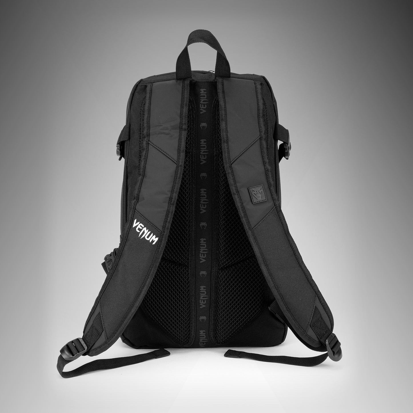 Venum Challenger Pro Evo 백팩 (20-25L) – 블랙/화이트