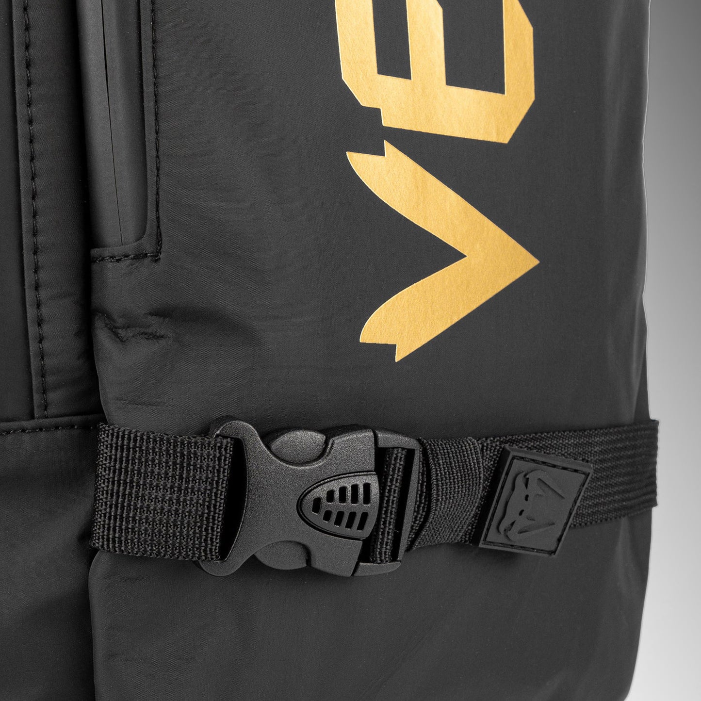 Venum Challenger Pro Evo 백팩 (20-25L) – 블랙/골드