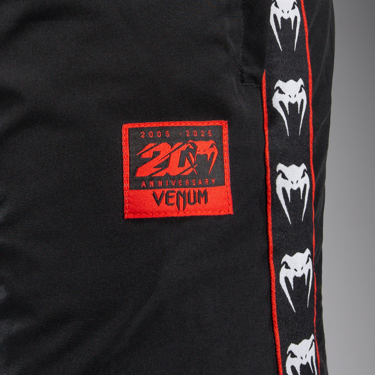 Venum 20th Anniversary 조깅 팬츠 – 블랙/레드