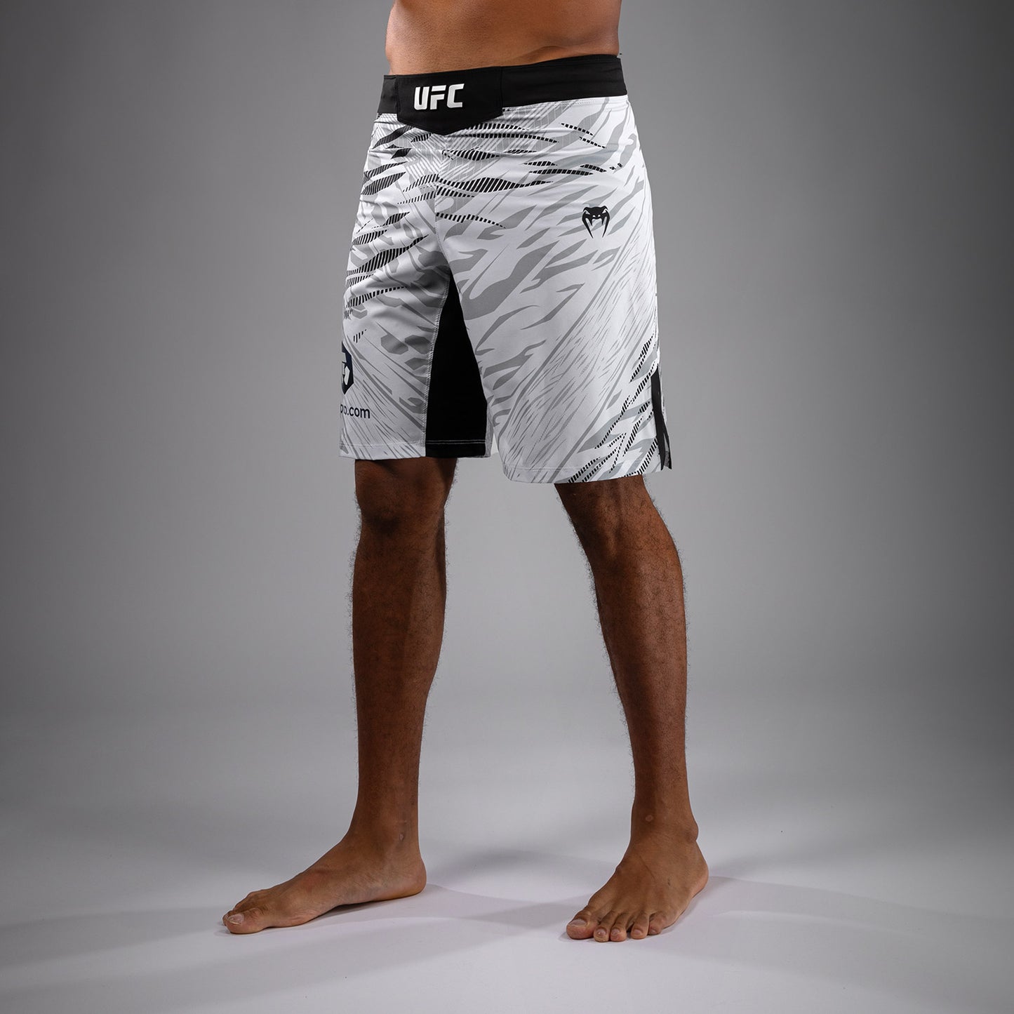 UFC Fusion by Venum Authentic Fight Night 남성용 파이트 쇼츠 – 롱 핏 – 화이트