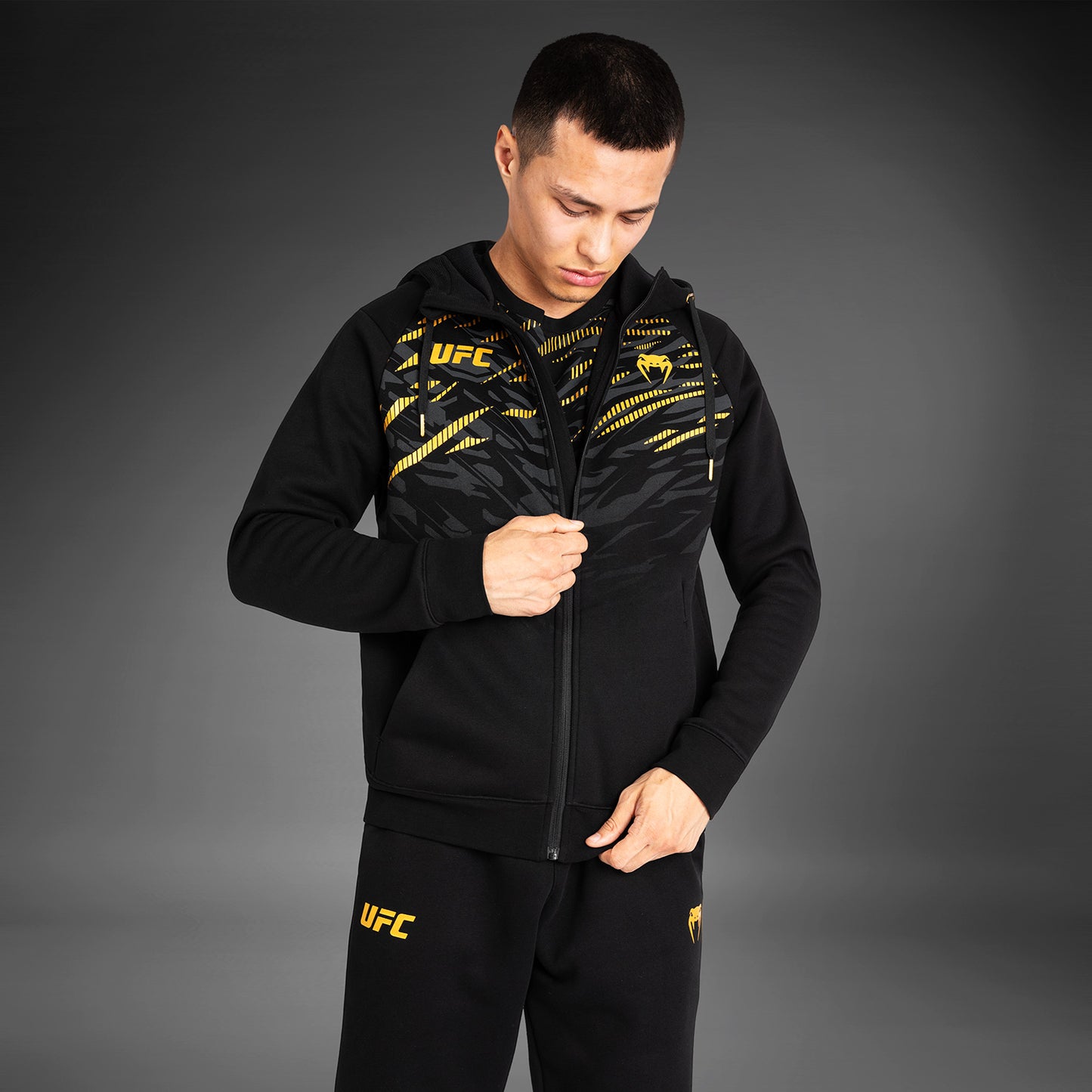 UFC Fusion by Venum 남성용 레플리카 집업 후디 – 챔피언