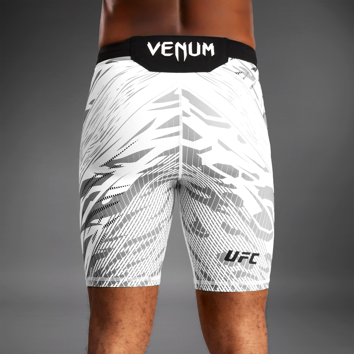 UFC Fusion by Venum Authentic Fight Night 남성용 발리 투도 쇼츠 – 화이트