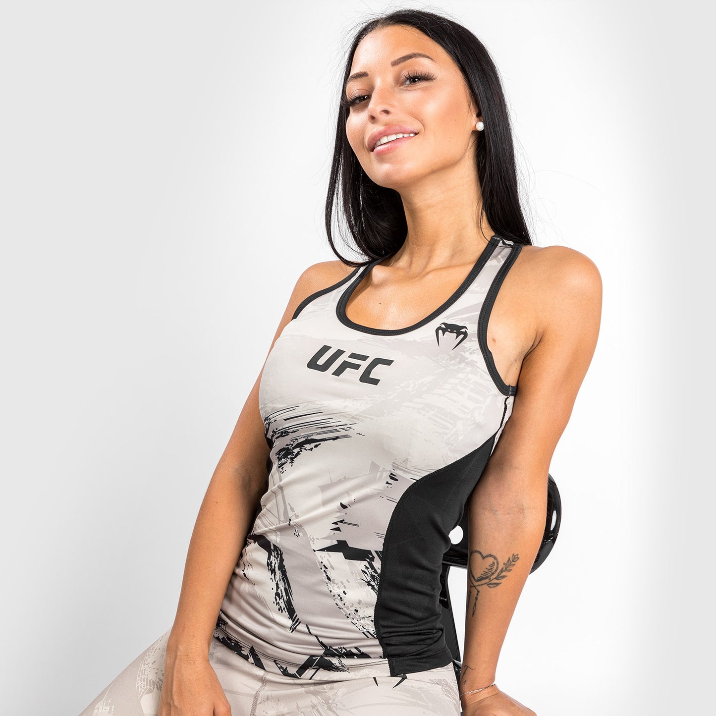 UFC Venum Authentic Fight Week 여성용 2.0 퍼포먼스 탱크탑 – 샌드/블랙