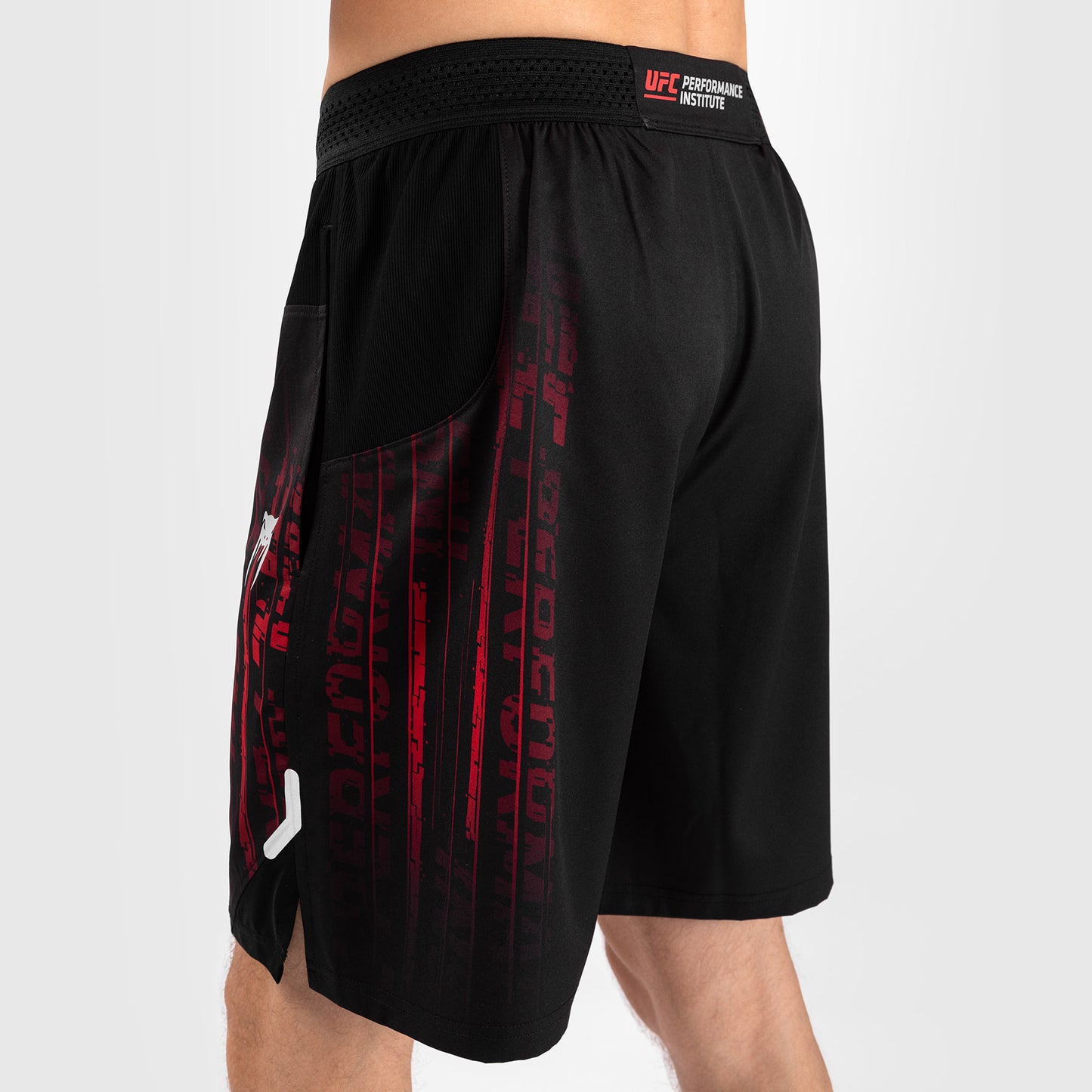 UFC Venum Performance Institute 2.0 남성용 퍼포먼스 쇼츠 – 블랙/레드