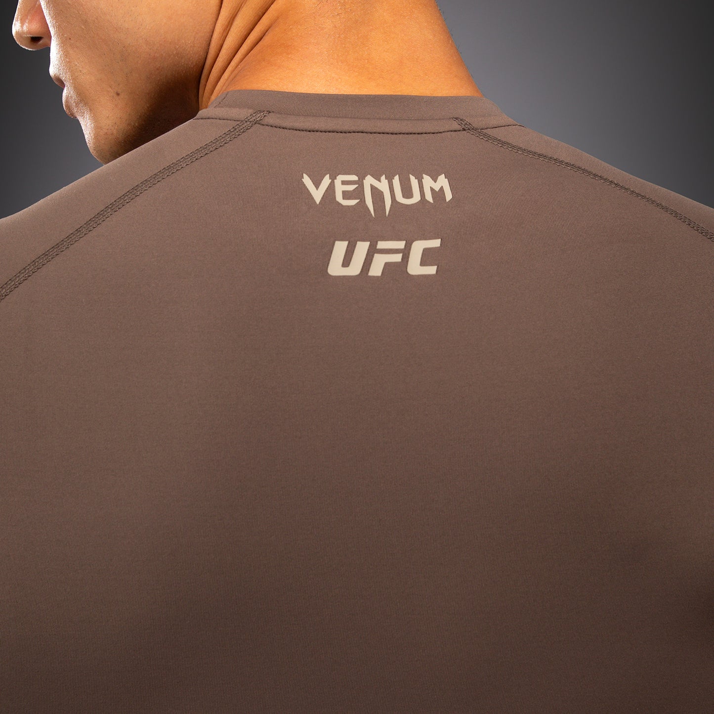 Venum UFC Unity by Venum Authentic Fight Week 남성 기능성 긴팔 래쉬가드 - 브라운