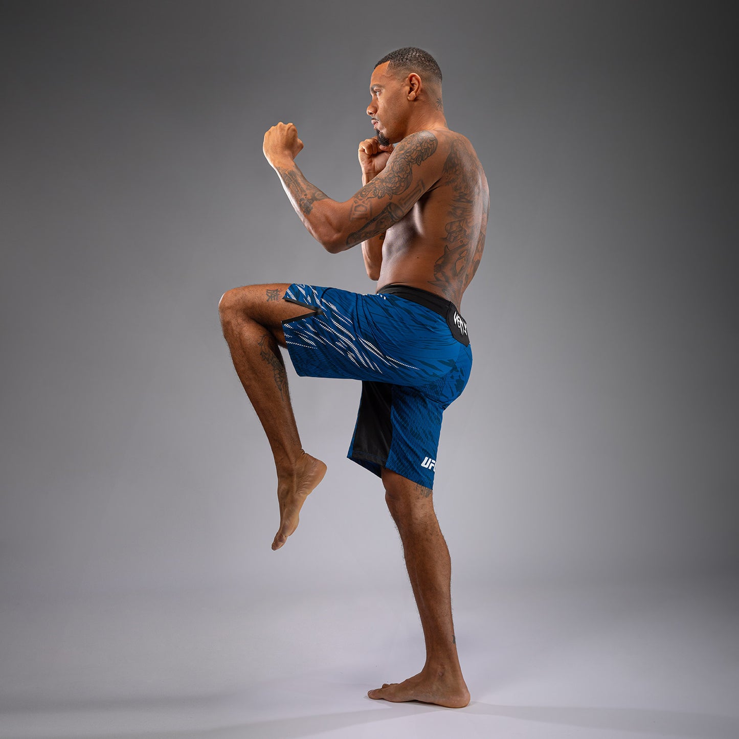 UFC Fusion by Venum Authentic Fight Night 남성용 파이트 쇼츠 – 롱 핏 – 블루