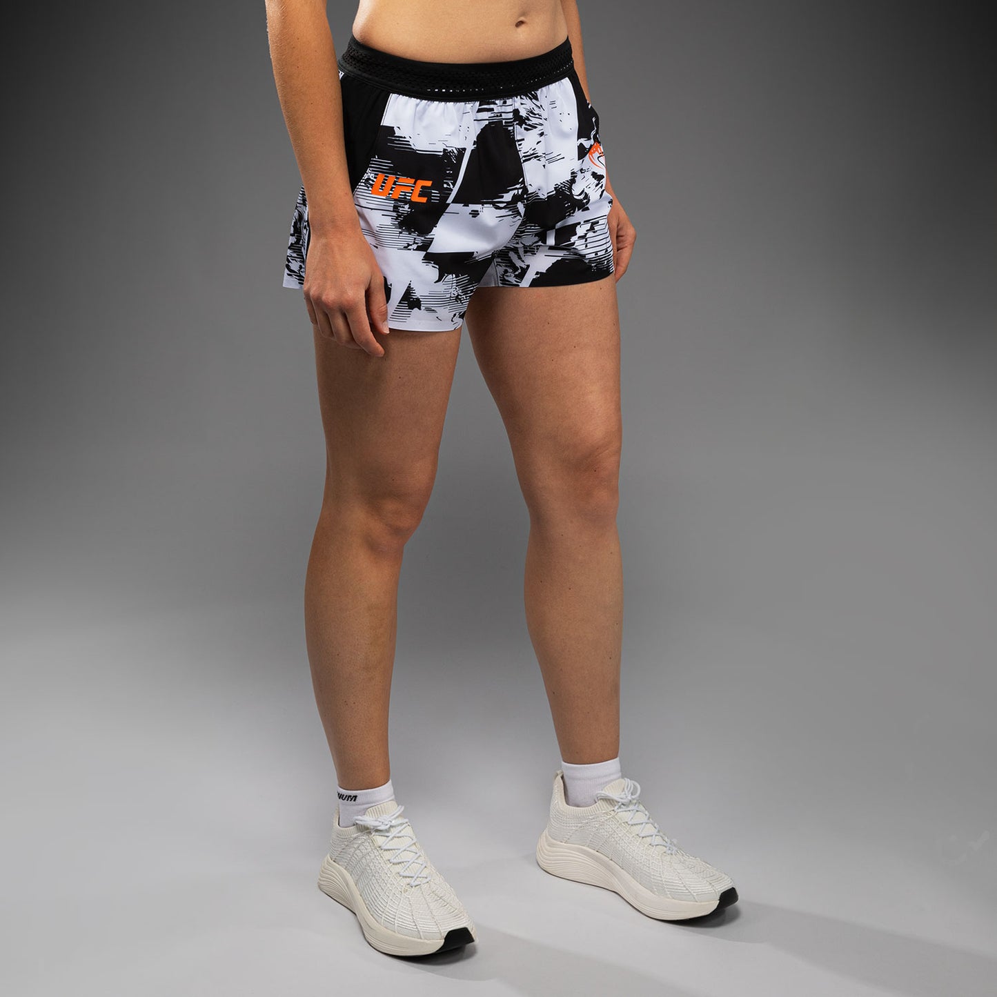 Venum UFC Zenith Authentic Fight Week 여성 퍼포먼스 쇼츠 – 화이트