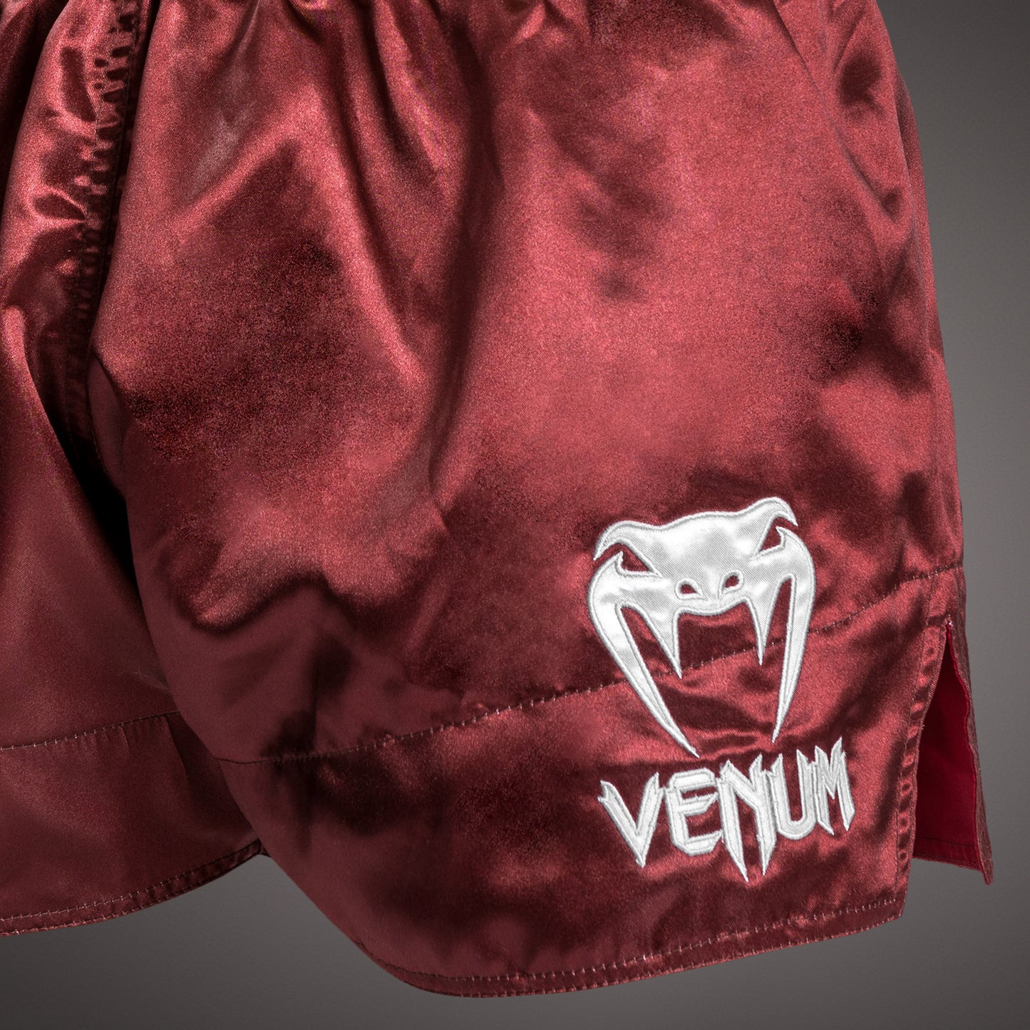 Venum Classic 무에타이 쇼츠 – 버건디/골드/화이트