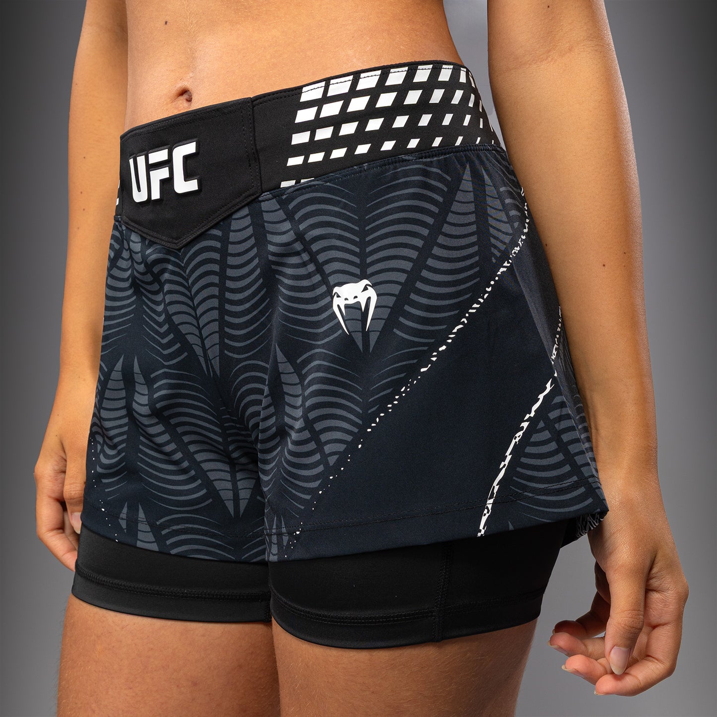 Women's UFC Zenith by Venum 블랙 어센틱 쇼트 핏 파이트 쇼츠