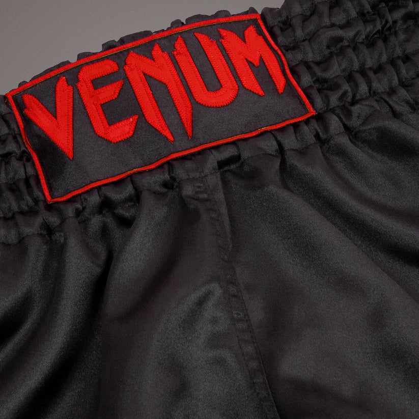 Venum Classic 무에타이 쇼츠 – 블랙/레드