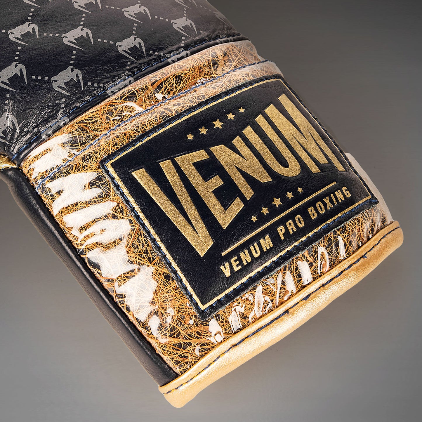 Venum Coco Monogram Pro 레이스업 복싱 글러브 – 스테이트 블루