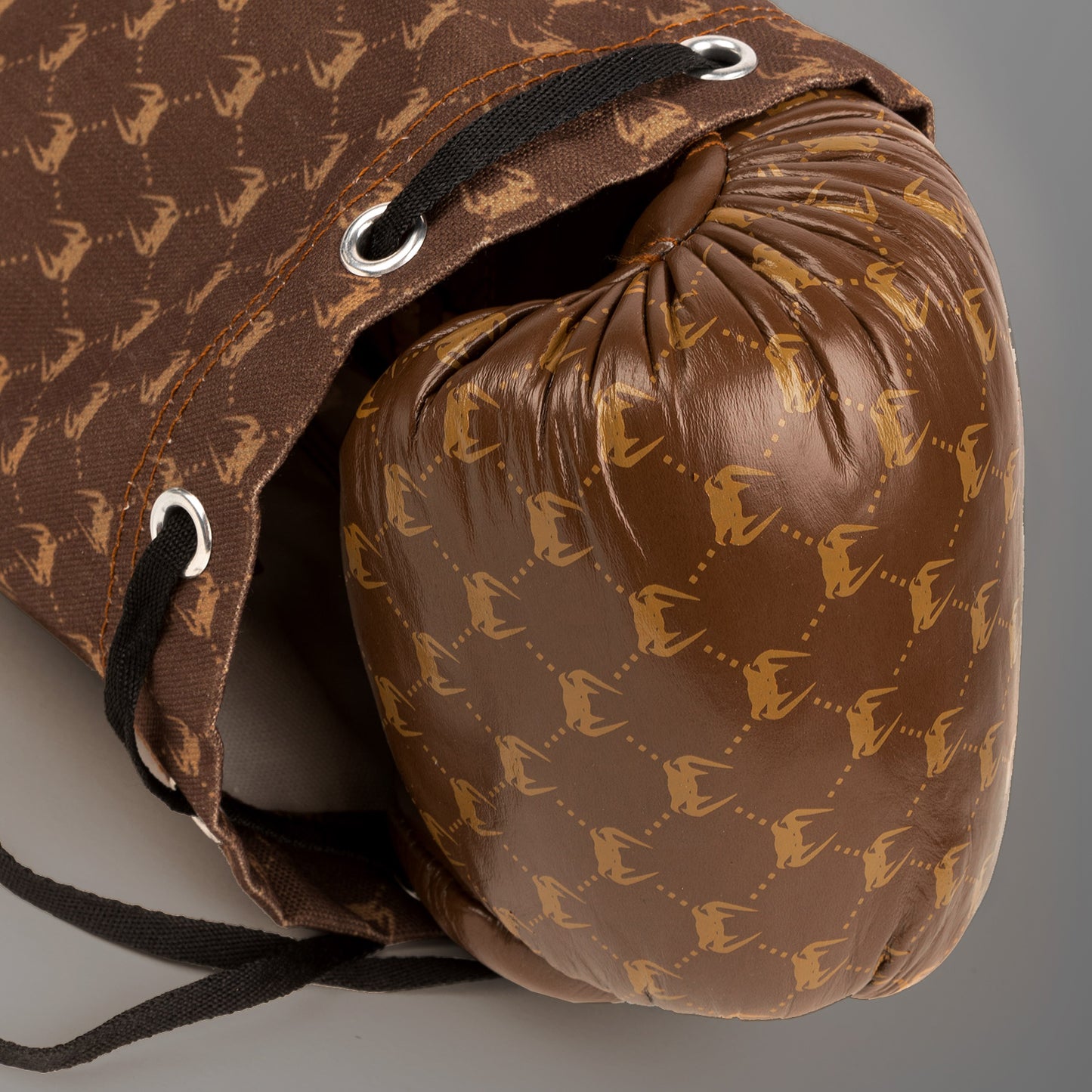 Venum Coco Monogram Pro 레이스업 복싱 글러브 – 그리즐리 브라운