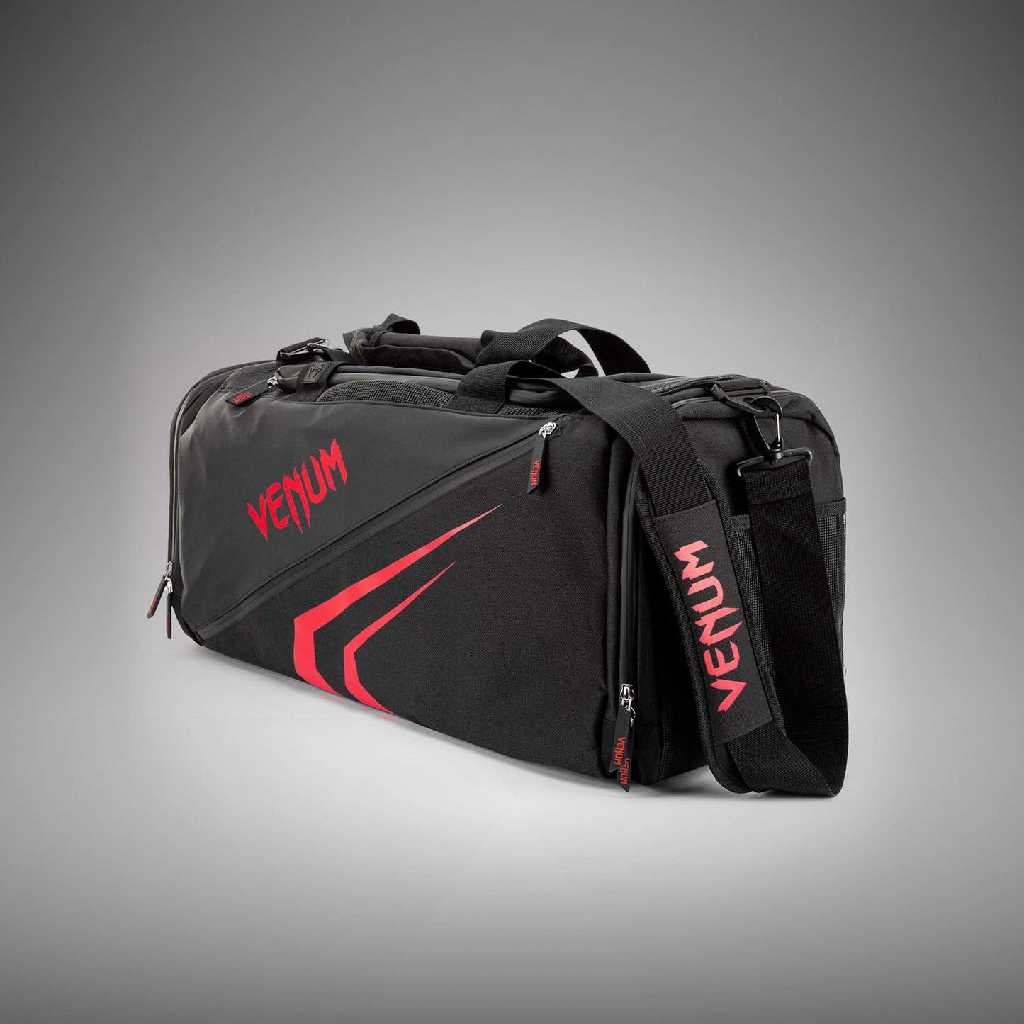 Venum Trainer Lite Evo 스포츠백 (48L) – 블랙/레드