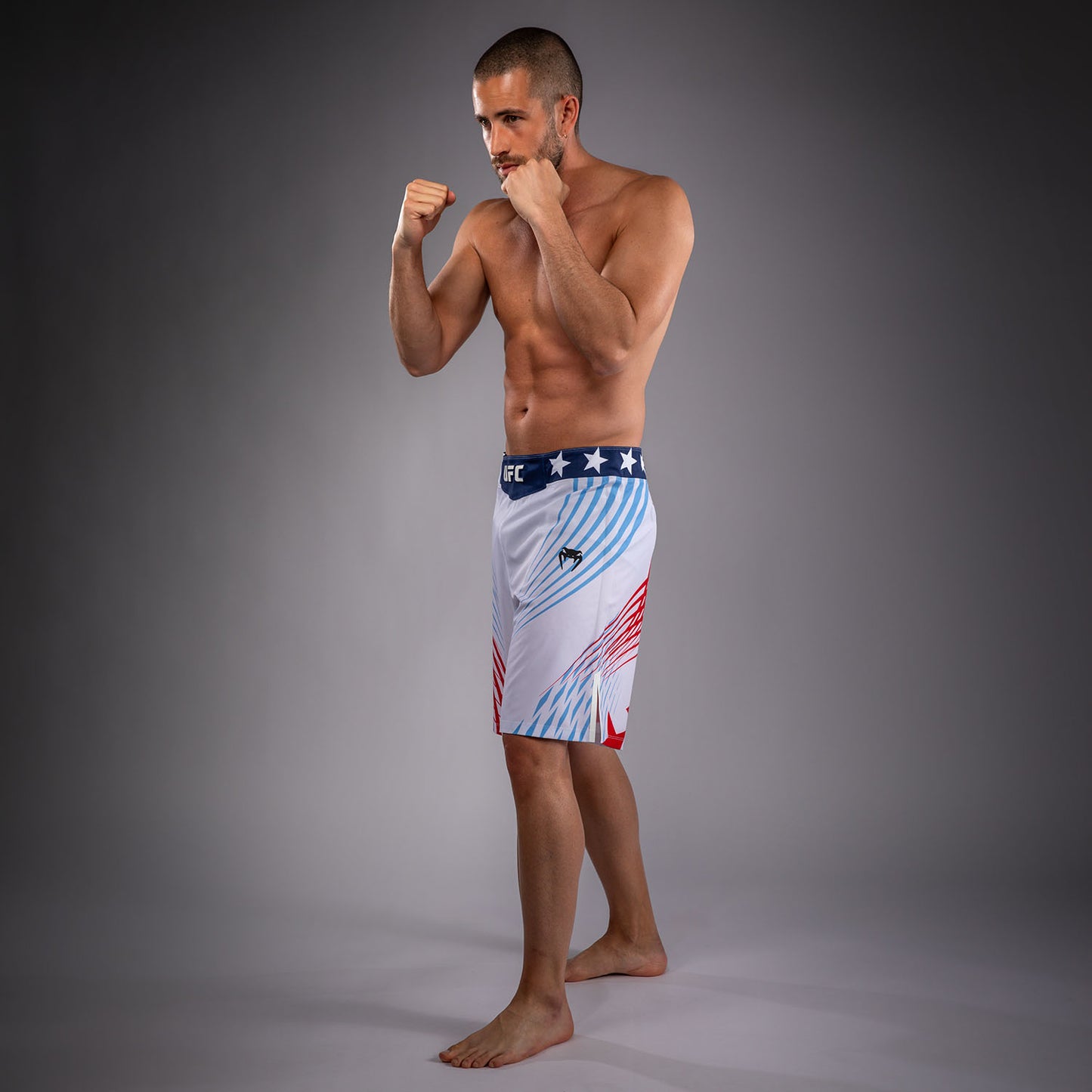Official UFC Freedom 250 by Venum 남성용 Authentic Fight Night 파이트 쇼츠 롱 핏 - 화이트