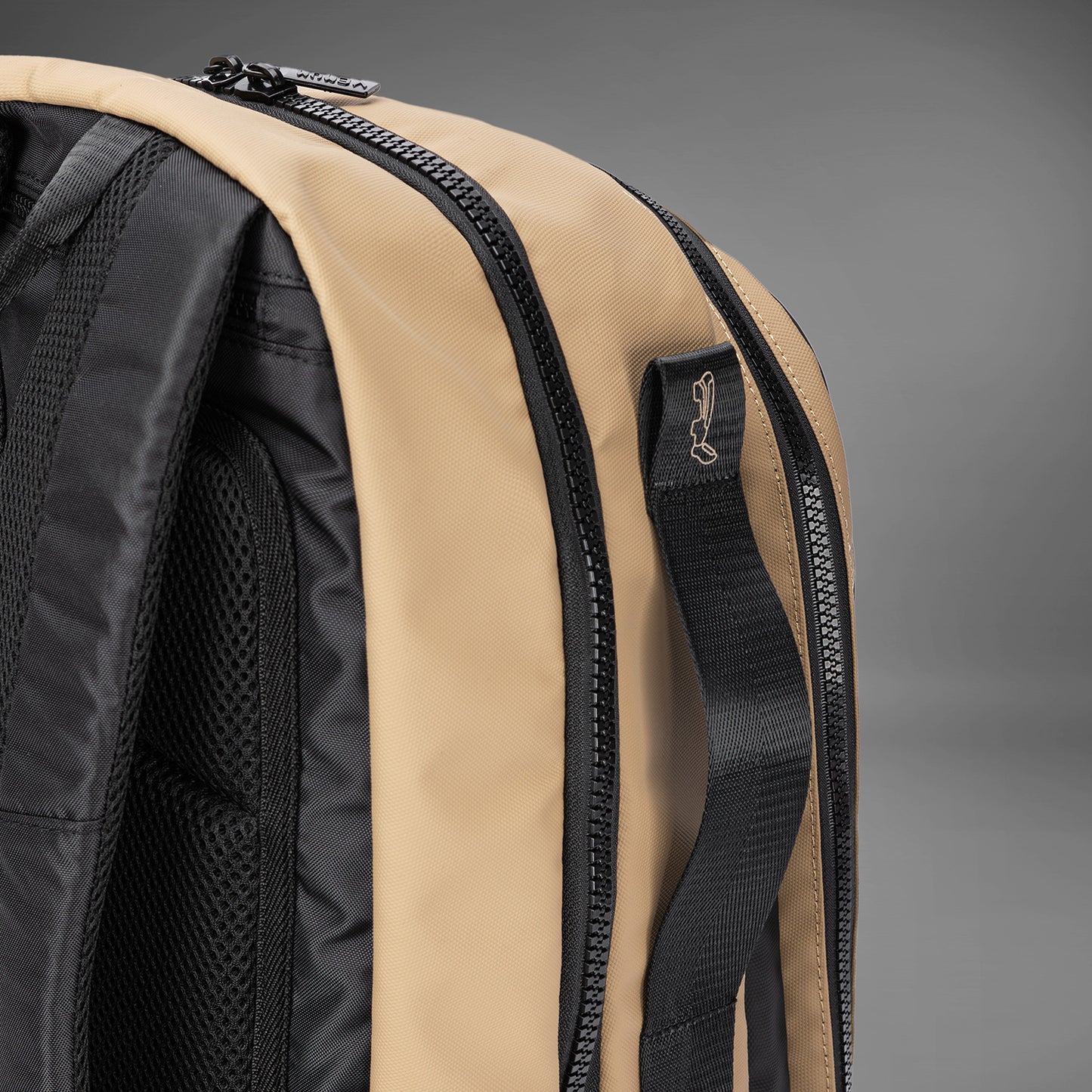Venum Evo 2 백팩 (20-25L) – 블랙/샌드