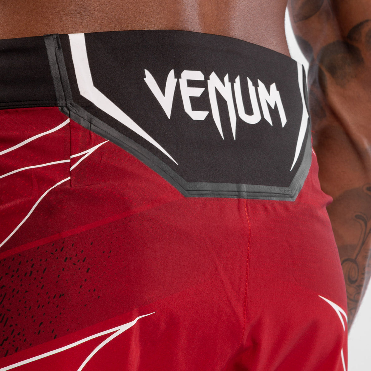 Venum UFC Authentic Fight Night 남성 쇼츠 – 레드